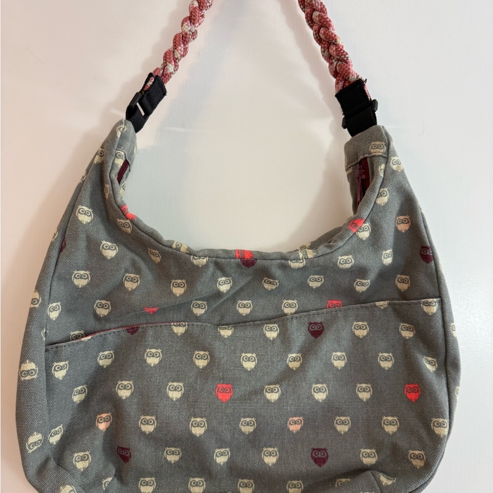 Kavu, rope bag/sling, medium sized, zipper closure, no tears, smoke free home